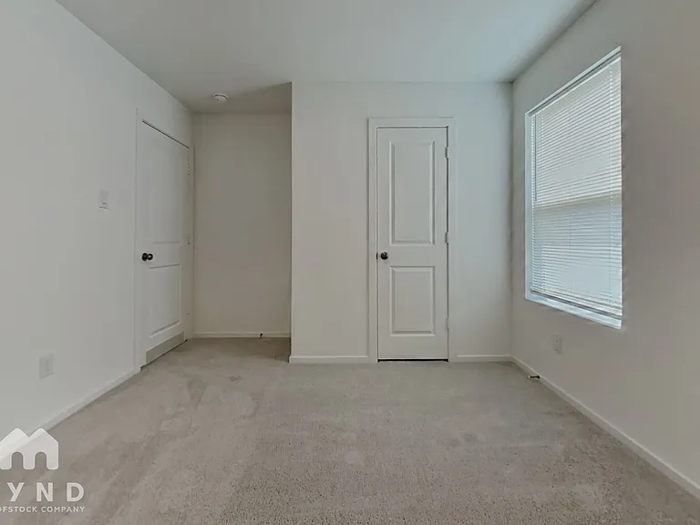 944 Capracotta Dr — Photo 9