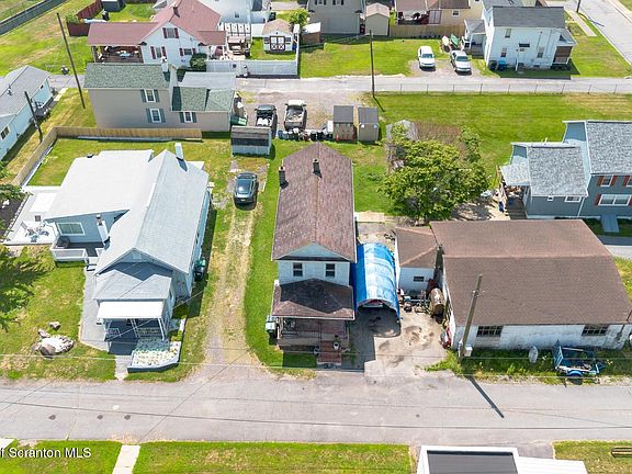 4th image of 2 Rowlands Ln