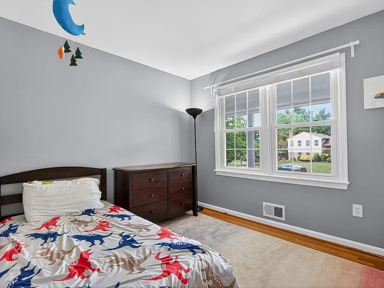 9810 Meadow Valley Dr — Photo 33