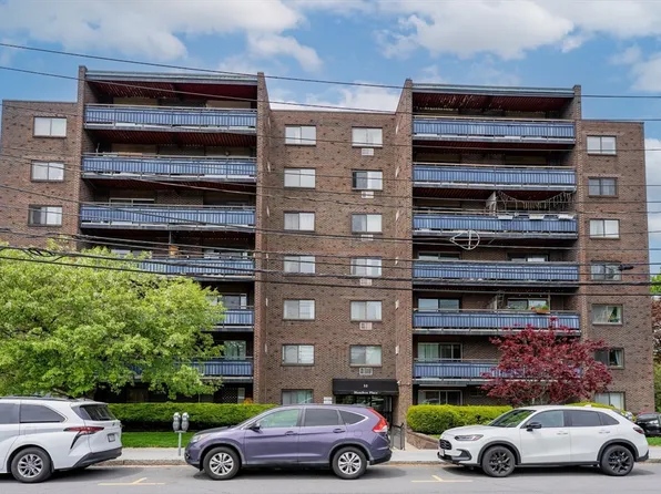 32 Whites Ave #D13a, Watertown, MA 02472