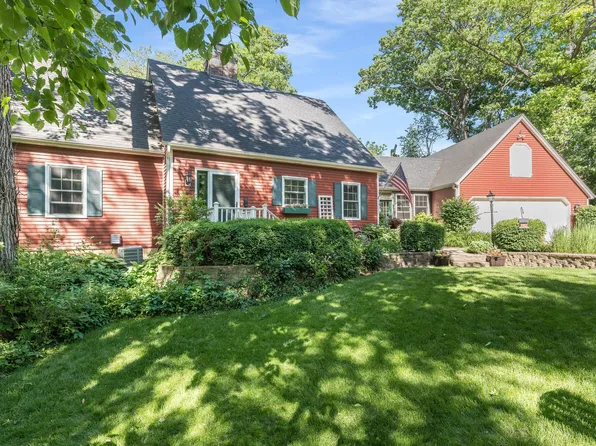 2S839 Red Oak Dr, Elburn, IL 60119