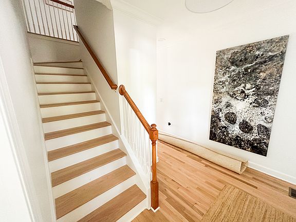 5th image of 210 N Ainsdale Dr