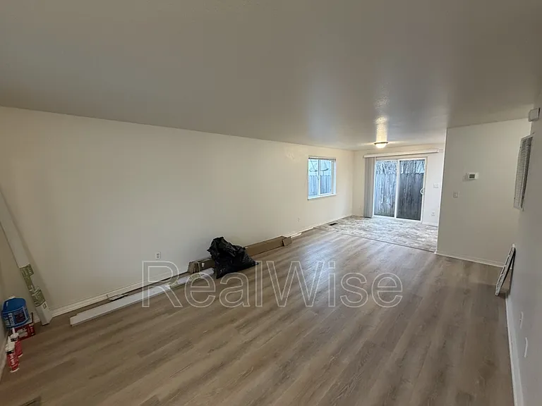 241 NE School St — Photo 7