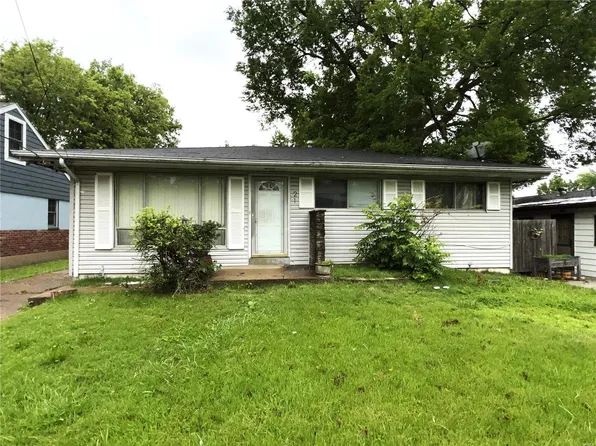 21 Young Dr, Saint Louis, MO 63135