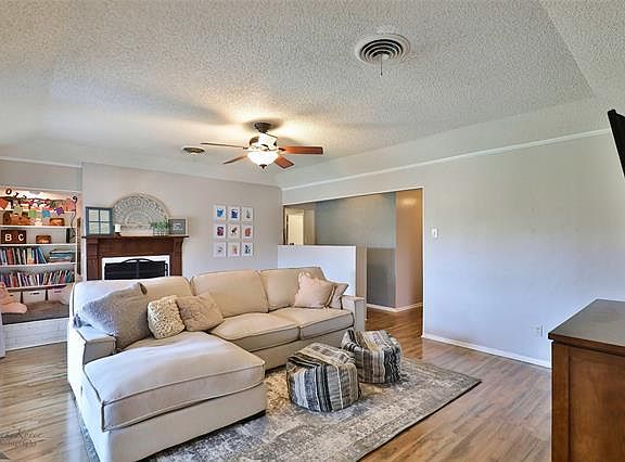 4th image of 3018 Primrose Cir