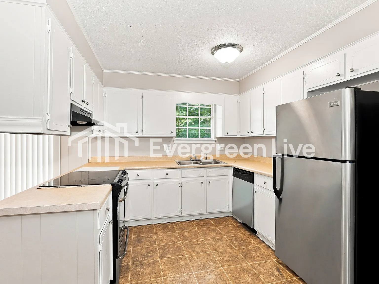 3 bed, 2.0 bath, 1579 sqft, $1,345 — Photo 3