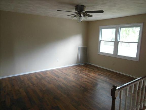 3rd image of 112 Farnstead Dr