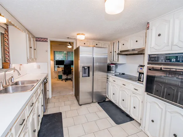 3326 Kiesthill Dr, Dallas, TX 75233