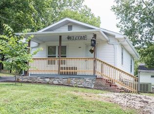 6045 N Drury Ave, Gladstone, MO 64119