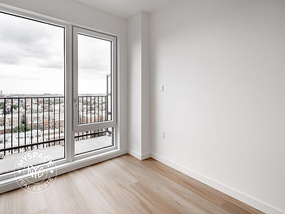 3rd image of 931 Carroll St #516