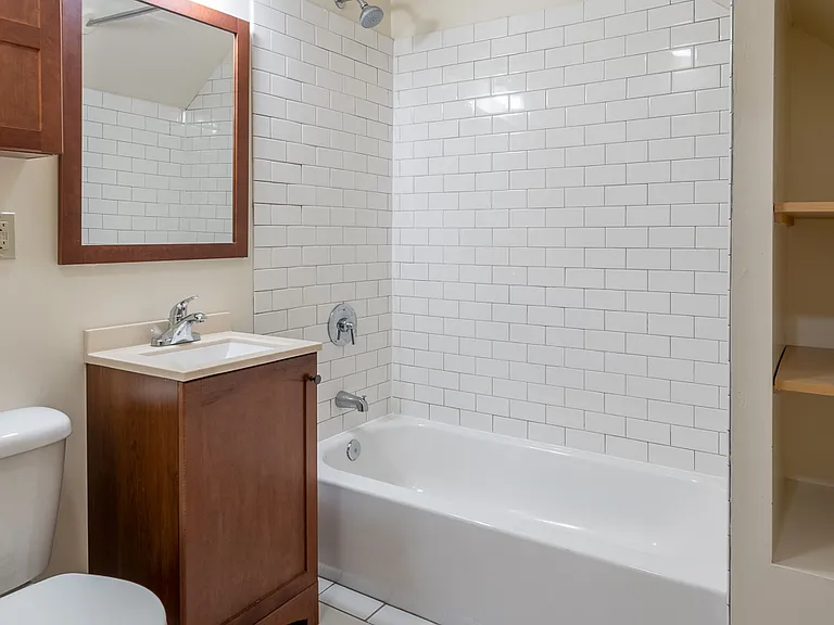 2704 N Mildred Ave #1R — Photo 13