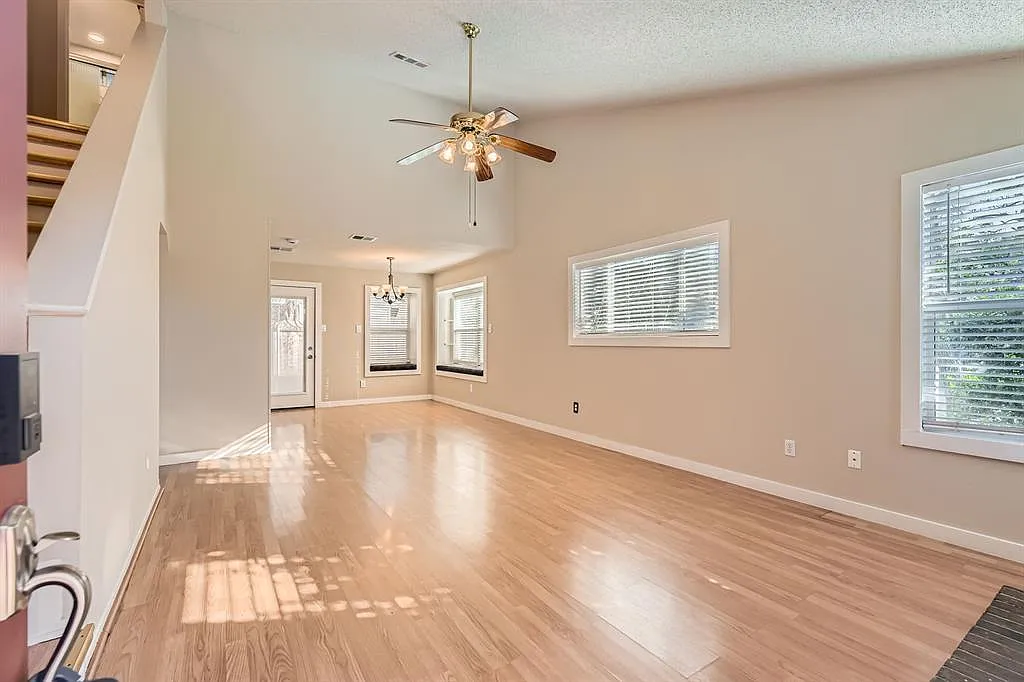 3 bed, 2.0 bath, 1154 sqft, $2,200 — Photo 4