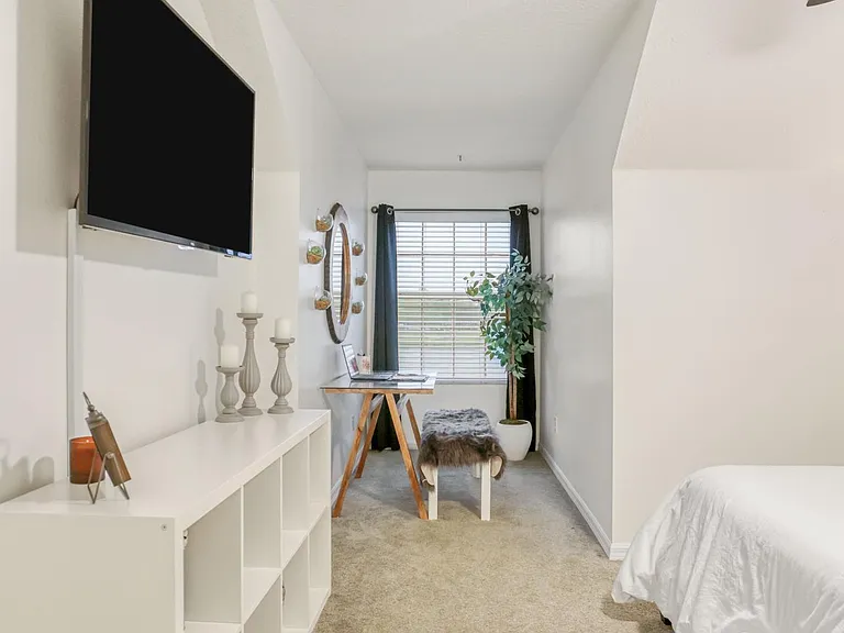 6527 Silver Queen Way — Photo 15