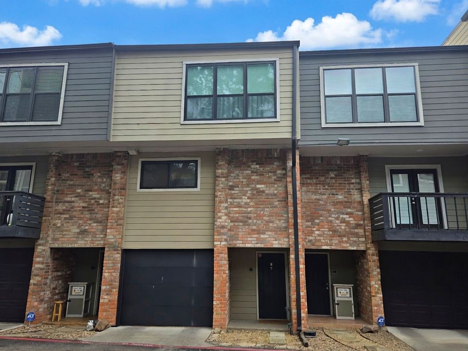 1st image of 8710 Park Ln #C2