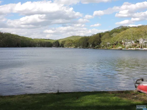 129 Lakeview Ave, Ringwood, NJ 07456