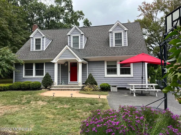 95 Alexander Dr, Red Bank, NJ 07701