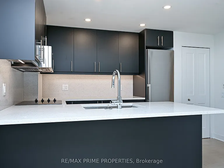 180 George St #508 — Photo 14