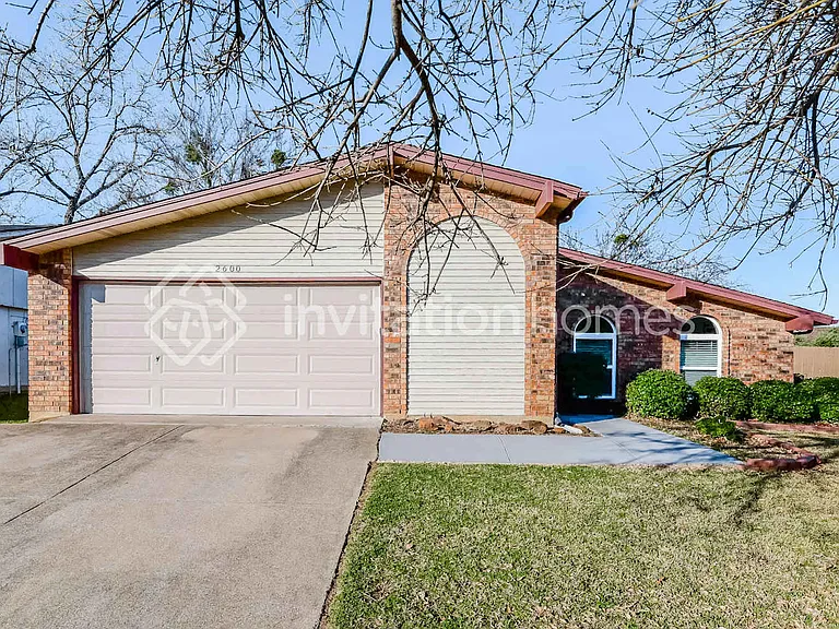 2600 Treeview Dr — Photo 1