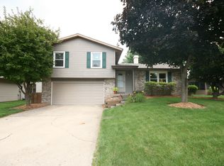 2820 Primrose Ln, Decatur, IL 62526