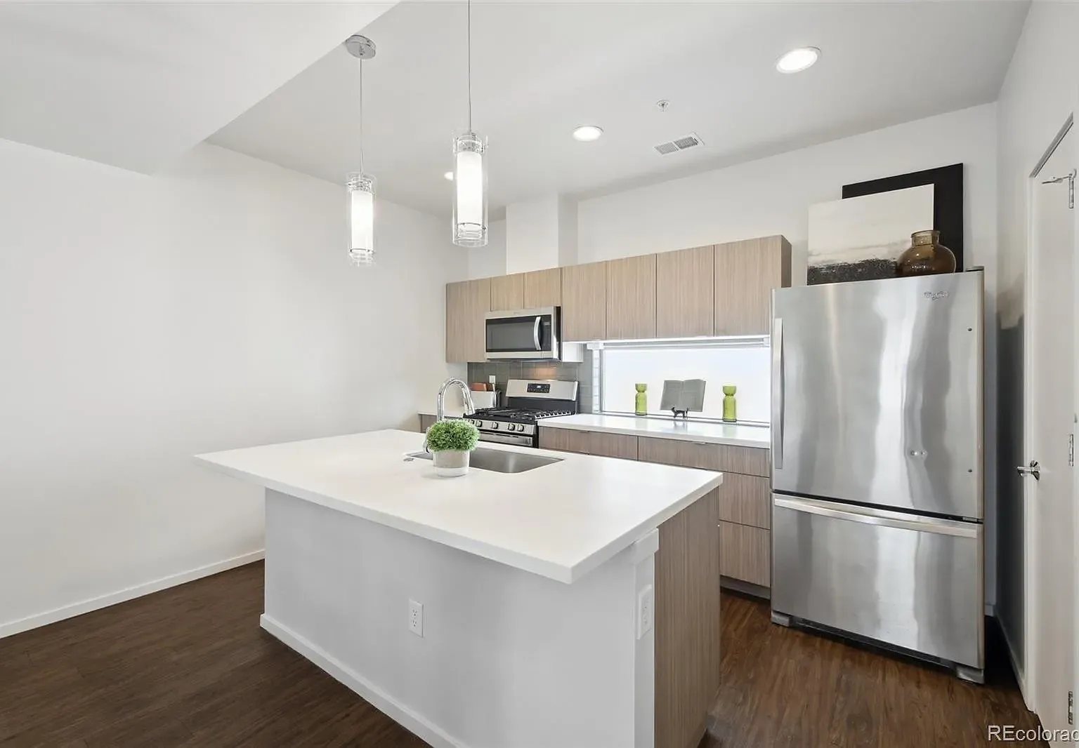 2 bed, 2.5 bath, 1300 sqft, $2,800 — Photo 4