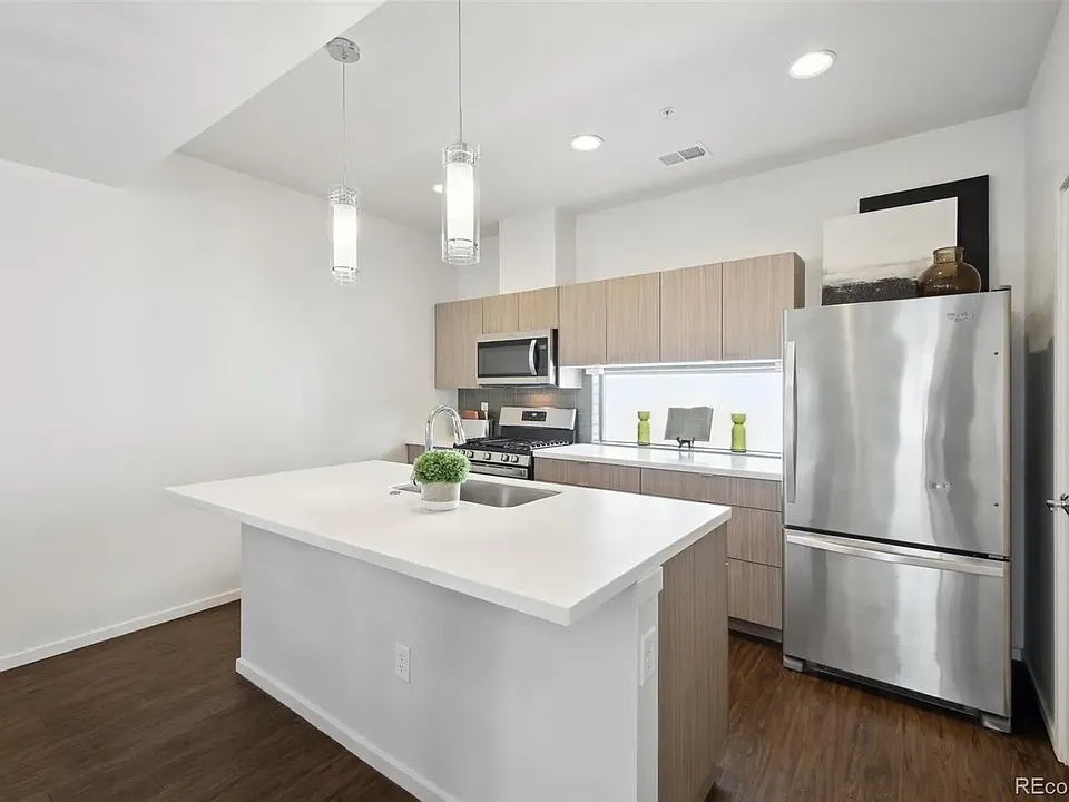 Kitchen
*Cabinetry is WHITE