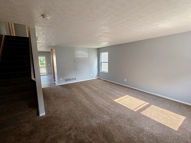 405 Homestead St — Photo 6