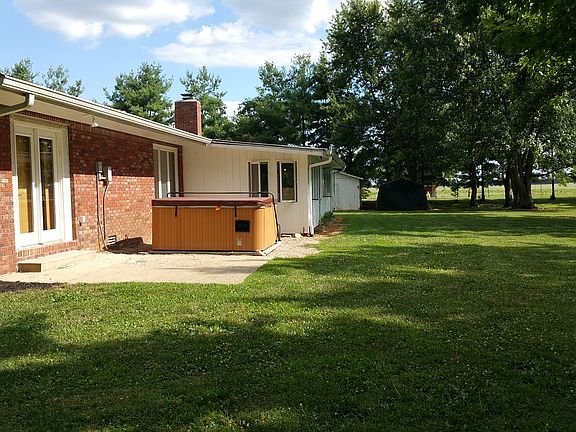 Hot Tub Outside of Master
