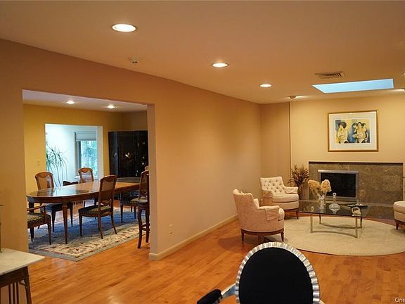 5th image of 65 Susan Dr