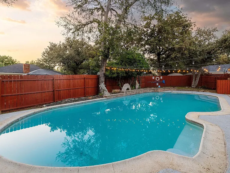 7701 Ridgeway Ct — Photo 29