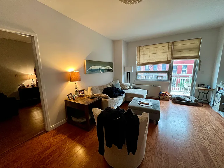 517 W 46th St #401 — Photo 2