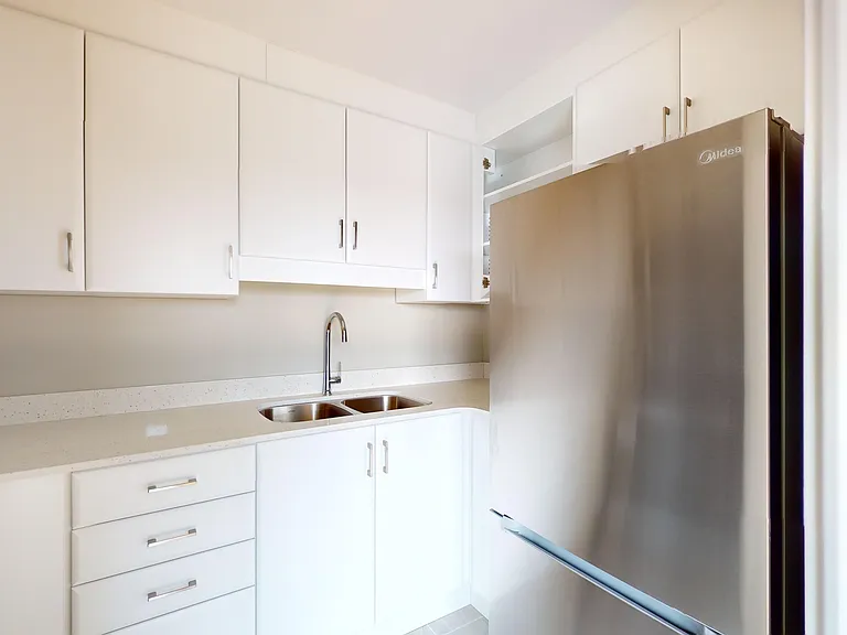 810 Canterbury Ave — Photo 13