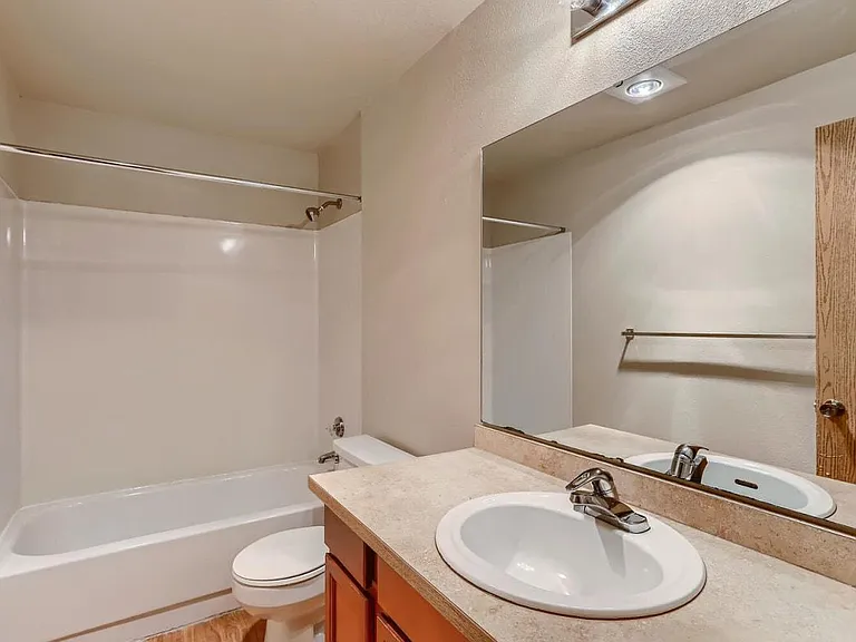 Ladera Apartments — Photo 18