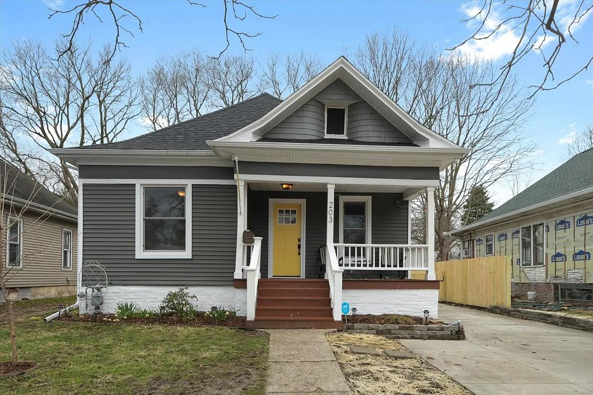 203 S Poplar St photo 1