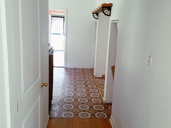 4th image of 1734-34A Spain St