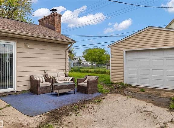 5th image of 26318 Grandmont St