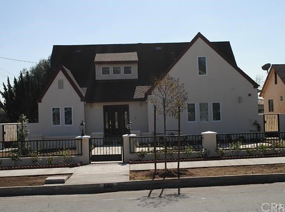 2nd image of 602 W Naomi Ave