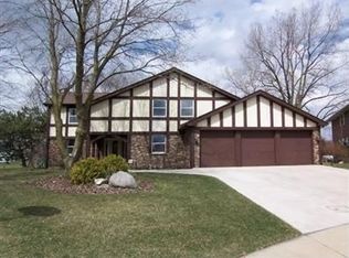 892 N Dovington Ct, Hoffman Estates, IL 60169