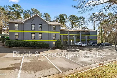 5104 Hollyridge Dr Photo 1