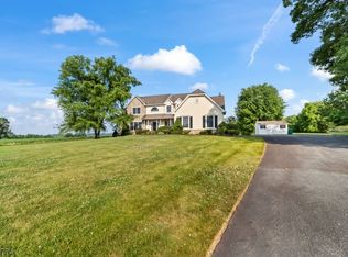 14 Fox Run Rd, Pennington, NJ 08534