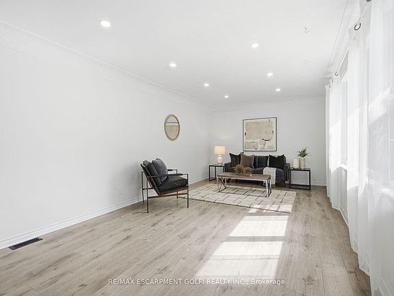 5th image of 87 Radford St
