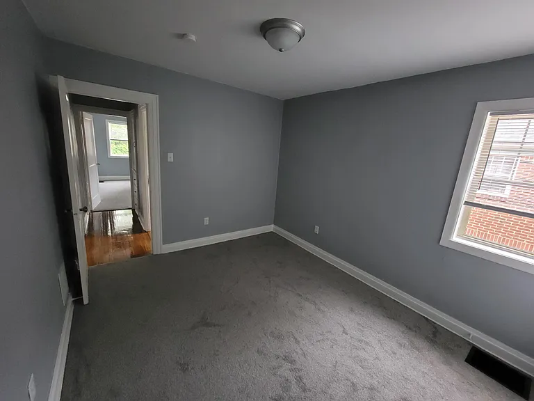 813 W 33rd St — Photo 19