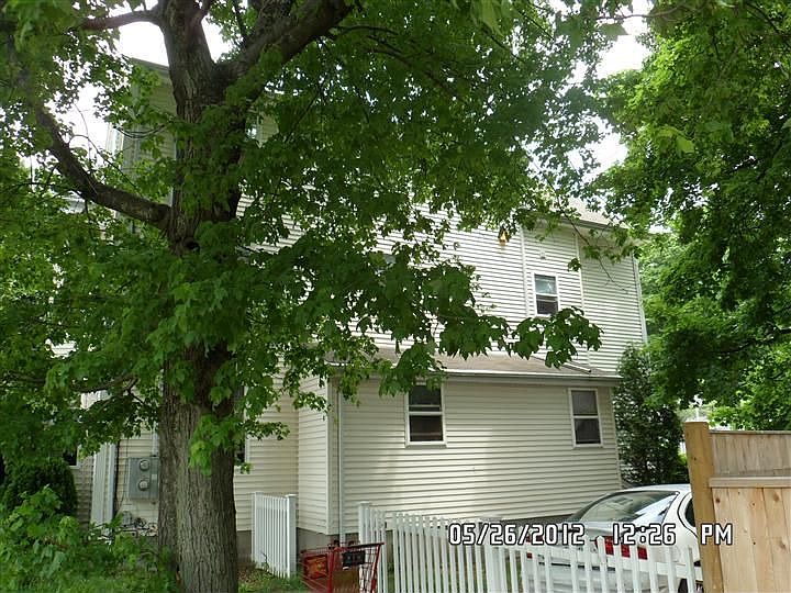 2nd image of 140 Pine St