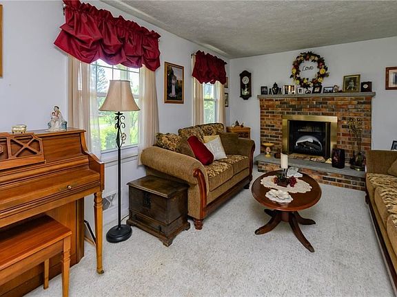 4th image of 28 Mertensia Ln