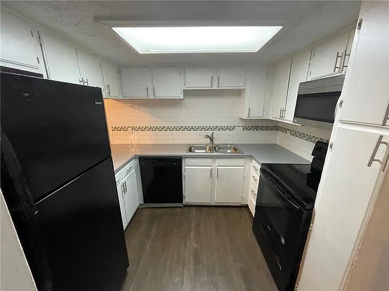305 E Croslin St #109 — Photo 8