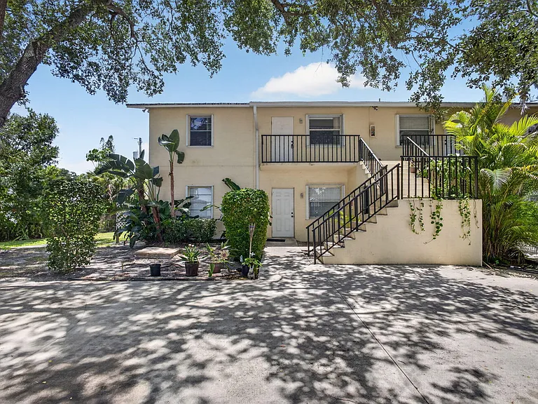708 SW Gardens Blvd — Photo 6