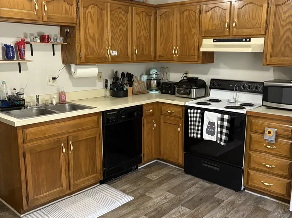 602 Countryside Dr #1, Mc Louth, KS 66054