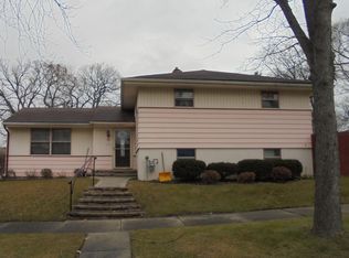 610 Douglas Ave, Waukegan, IL 60085