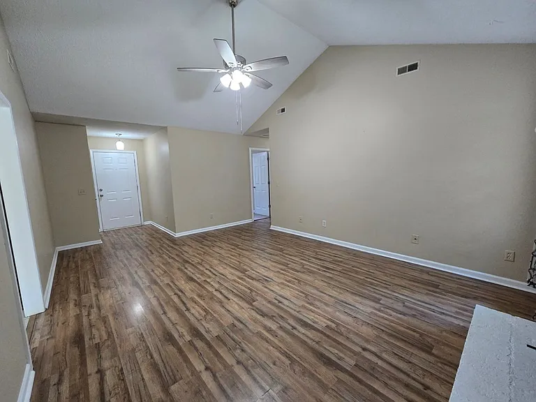 1520 Crowndale Dr — Photo 4