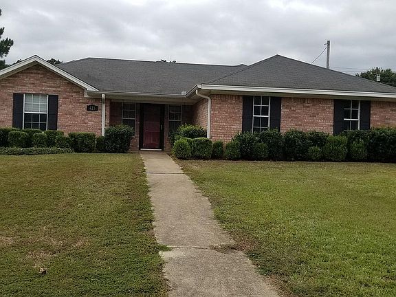 2nd image of 423 Woodridge Dr