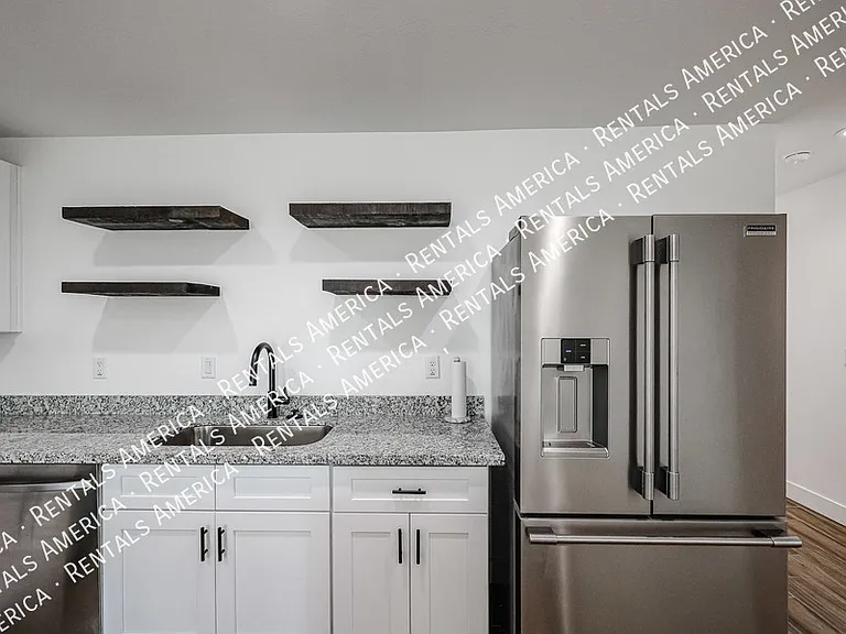 526 S Crismon Rd — Photo 12